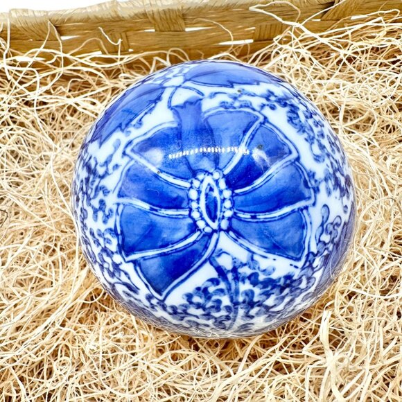 Set Of 6 Blue and White Porcelain Decorative Orbs and Egg Floral Design NO BOX - Picture 10 of 16